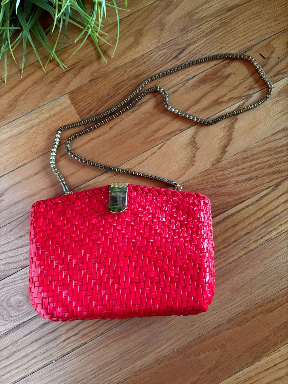 Vintage Red Woven Crossbody Bag with Gold Chain - Picture 2 of 7